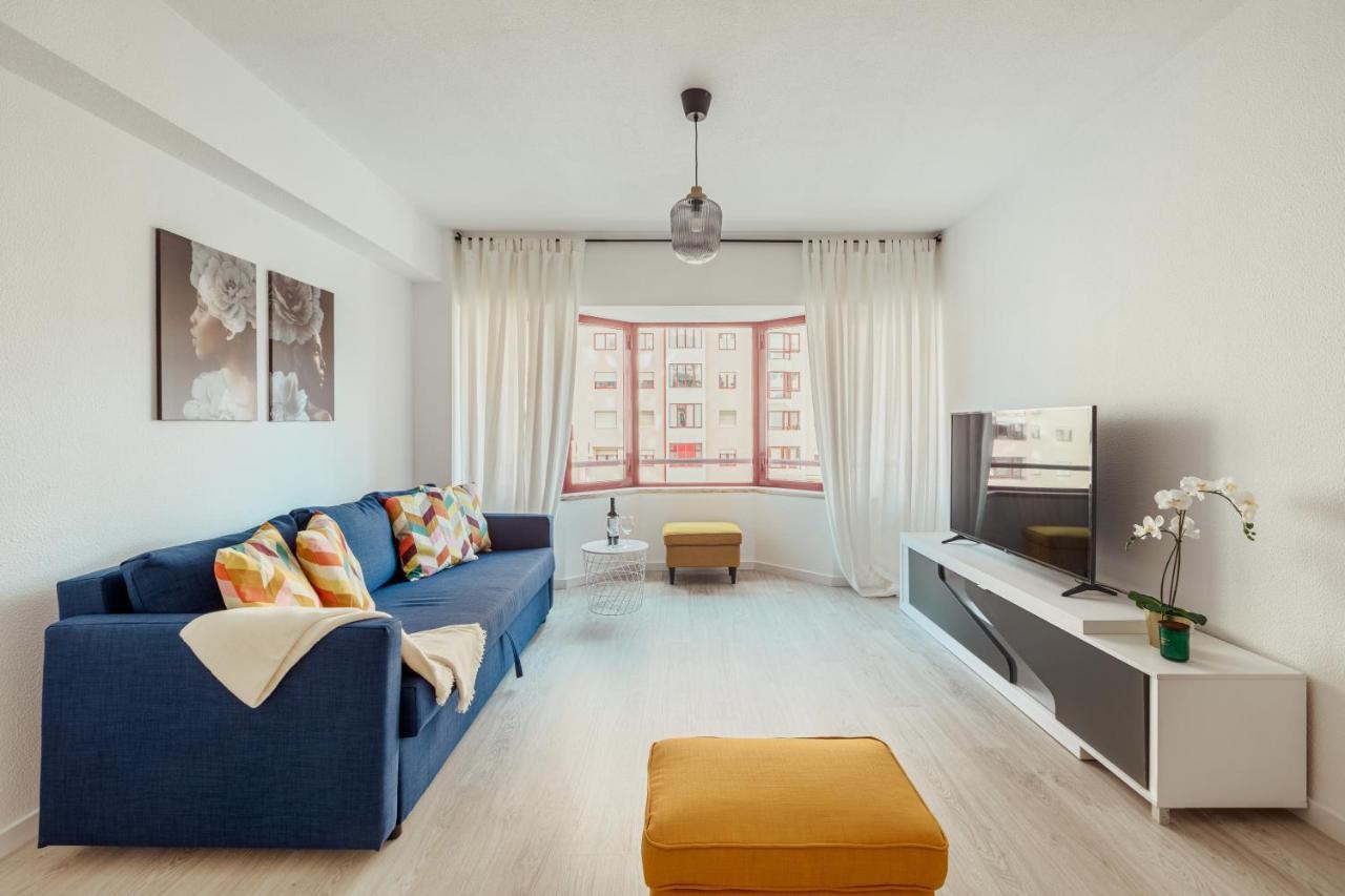 Elegant 3 Bedroom Apt - City Centre - Garage - Metro Lisbon Exterior photo