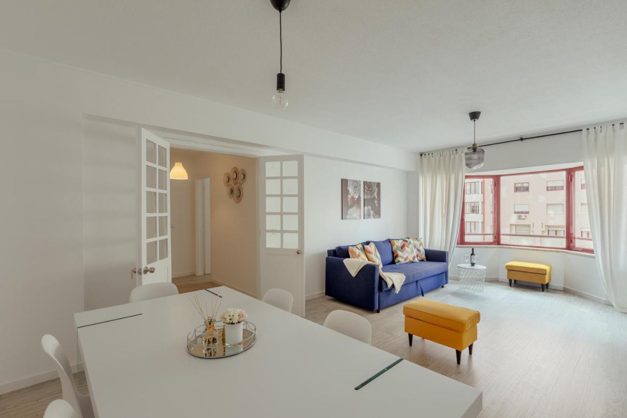 Elegant 3 Bedroom Apt - City Centre - Garage - Metro Lisbon Exterior photo