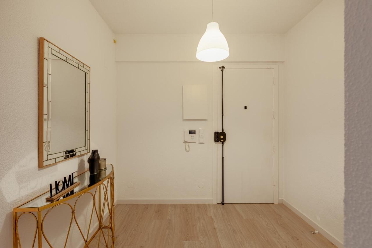 Elegant 3 Bedroom Apt - City Centre - Garage - Metro Lisbon Exterior photo