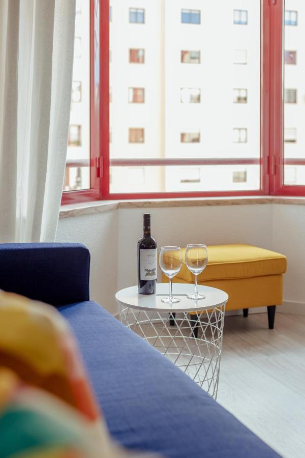 Elegant 3 Bedroom Apt - City Centre - Garage - Metro Lisbon Exterior photo