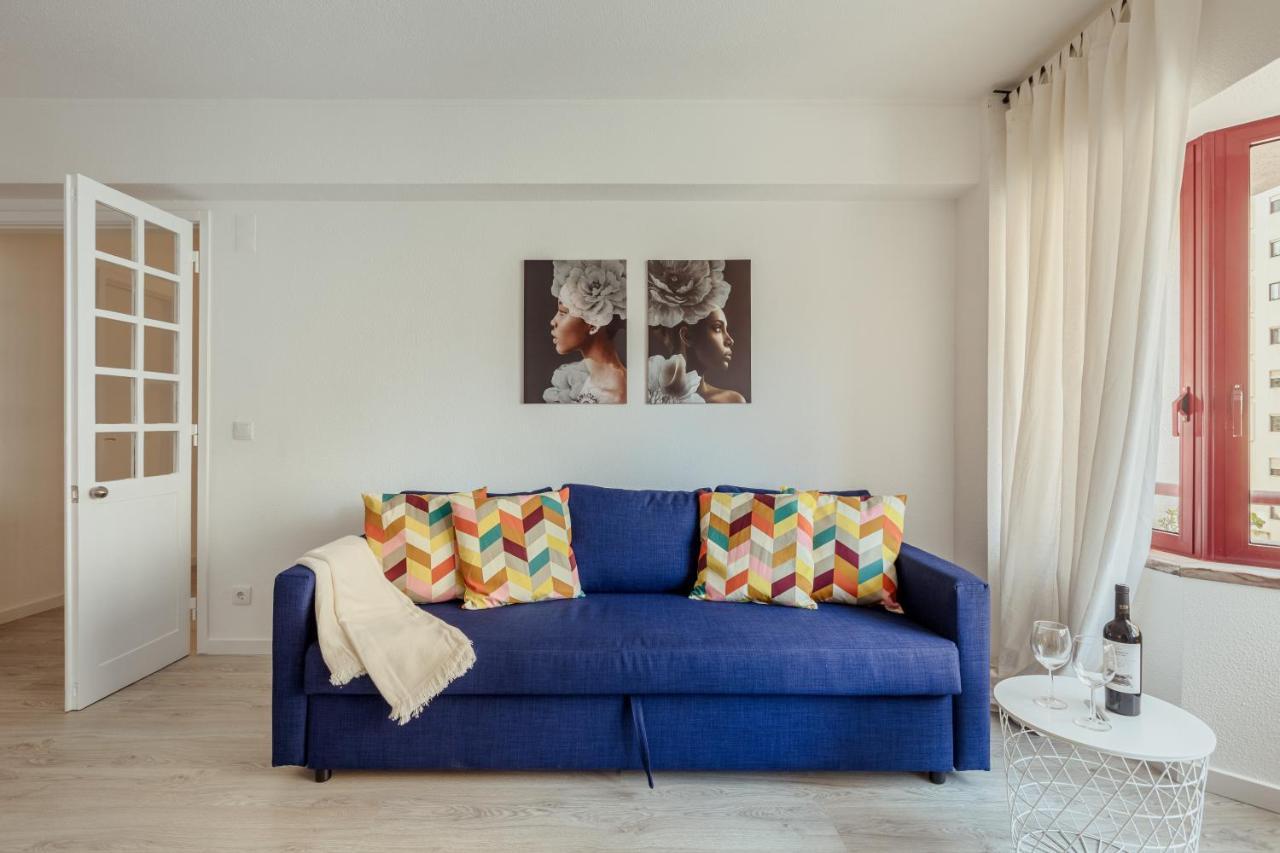 Elegant 3 Bedroom Apt - City Centre - Garage - Metro Lisbon Exterior photo