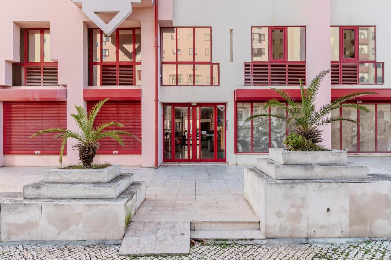 Elegant 3 Bedroom Apt - City Centre - Garage - Metro Lisbon Exterior photo